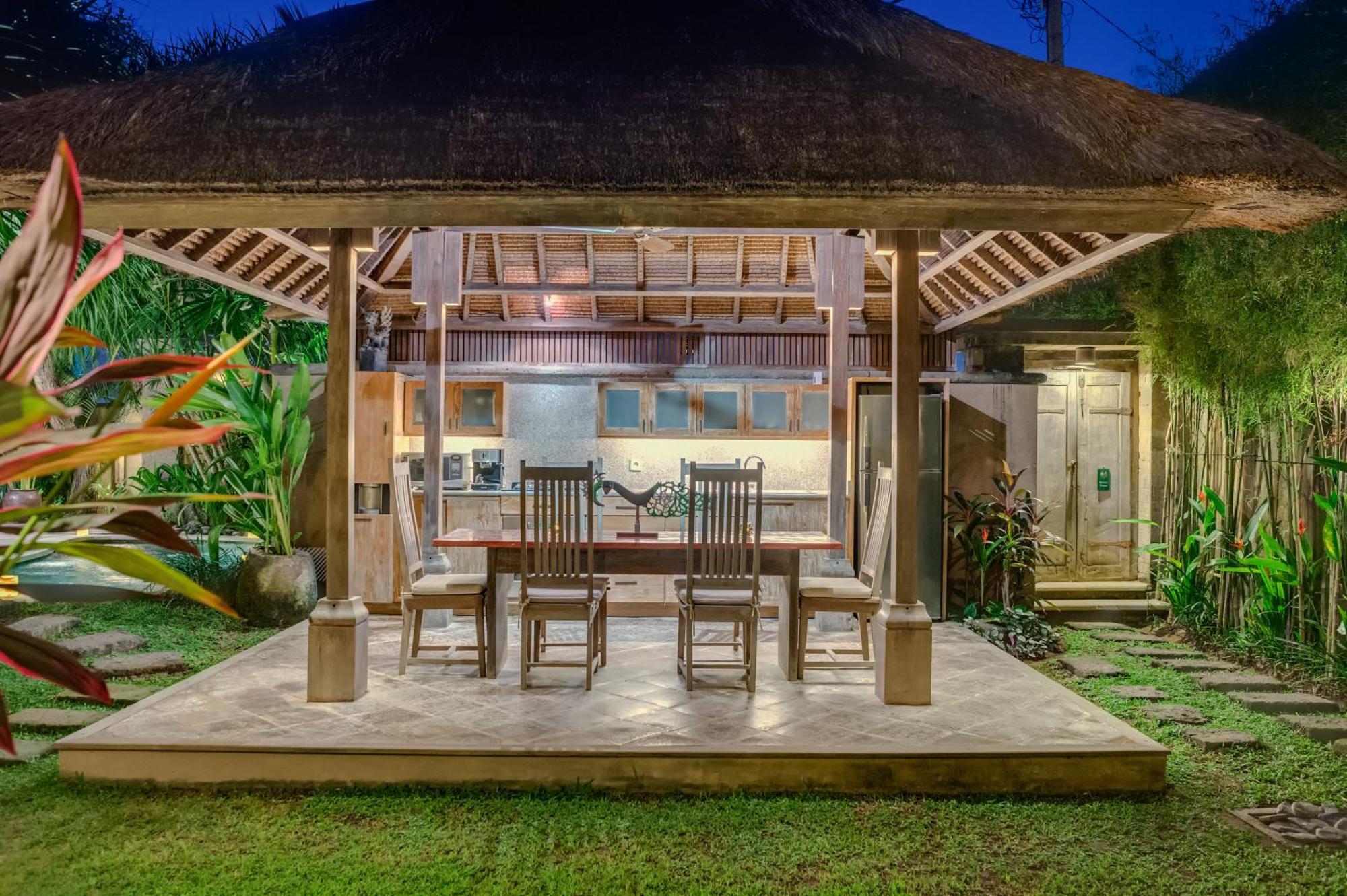 Villa Tirta Naga Bali Seminyak  Bagian luar foto